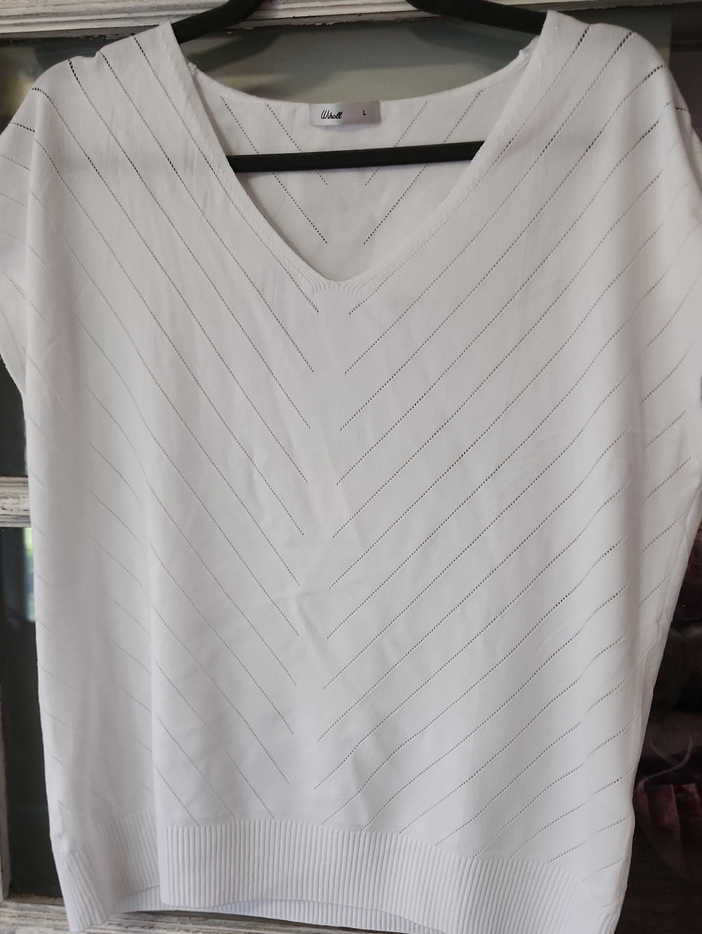 White V-Neck Knit Pullover with Subtle Diagonal Eyelet Stripes
